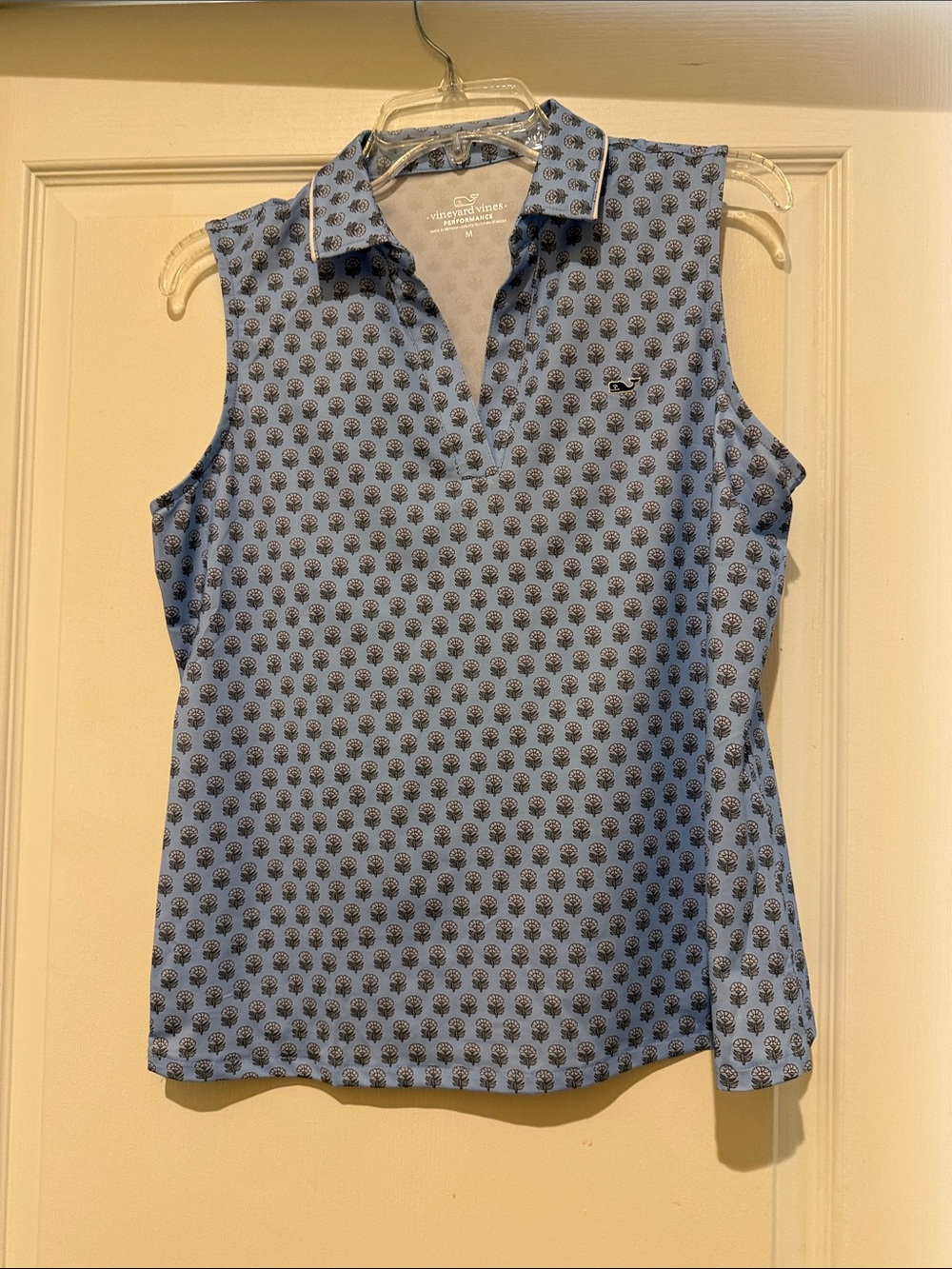 Vineyard Vines performance polo size medium